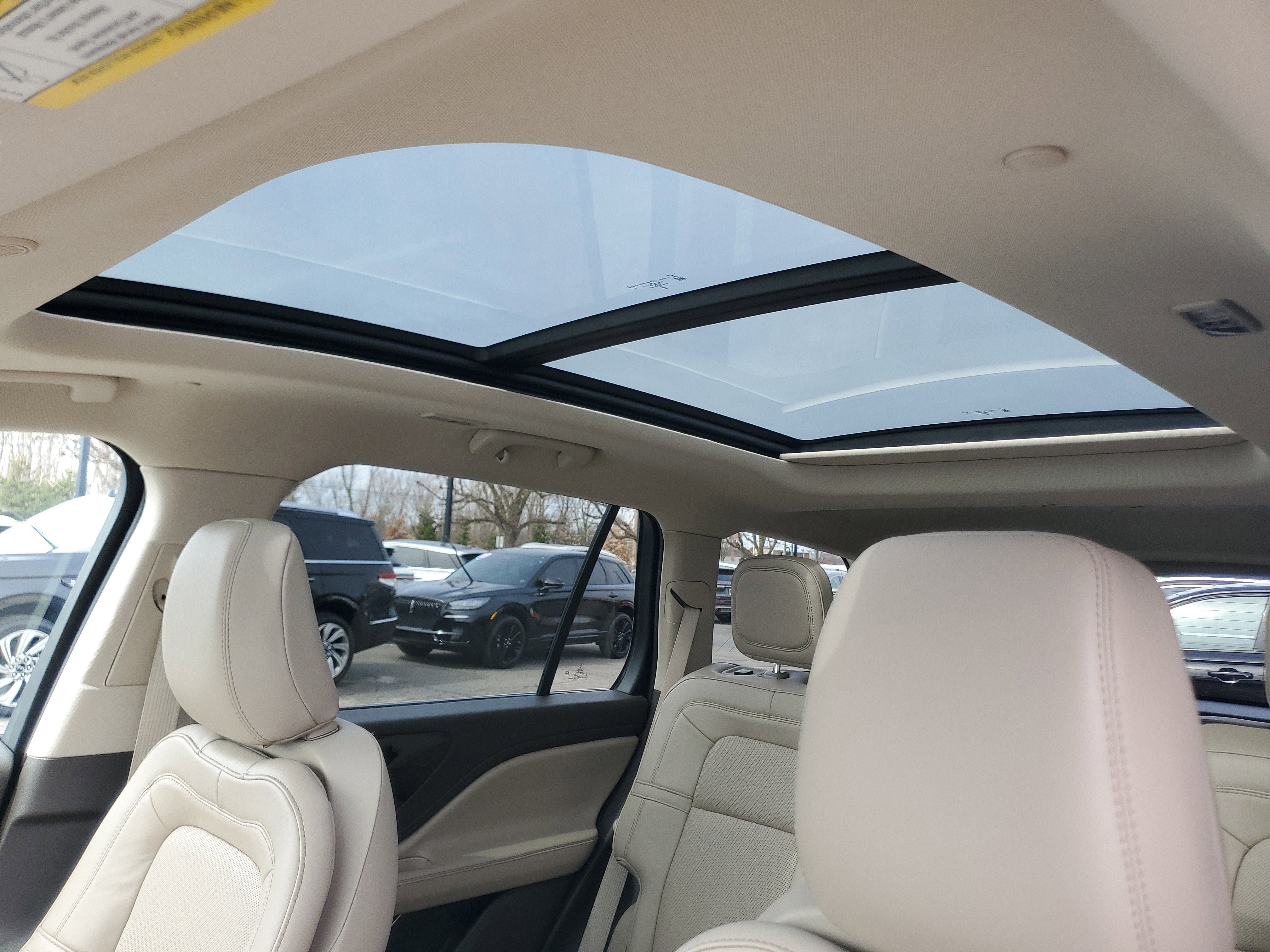 Used 2023 Lincoln Aviator Reserve w/ Equipment Group 201A image 11