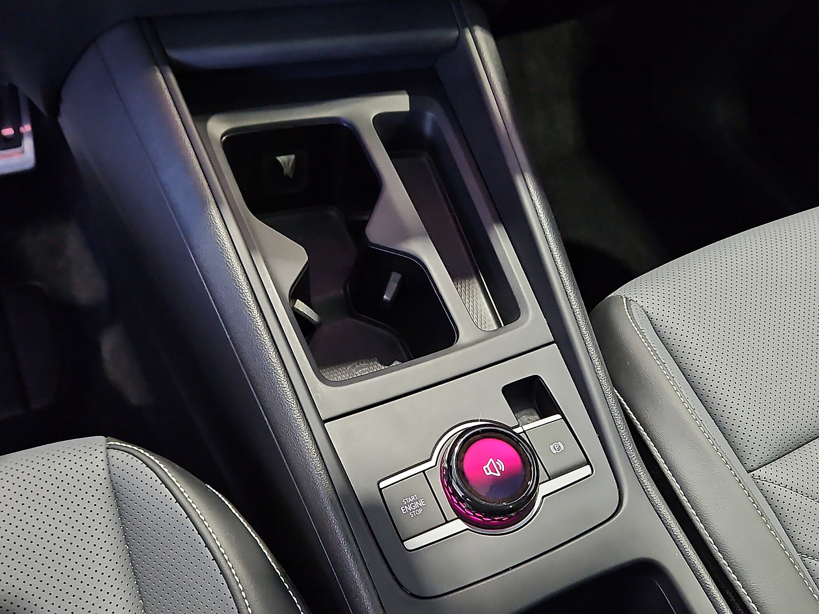 Certified 2025 Volkswagen Tiguan SE R-Line image 15