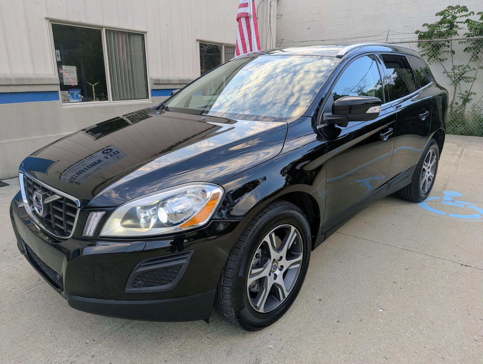 Used 2013 Volvo XC60 T6 AWD/4WD image 1