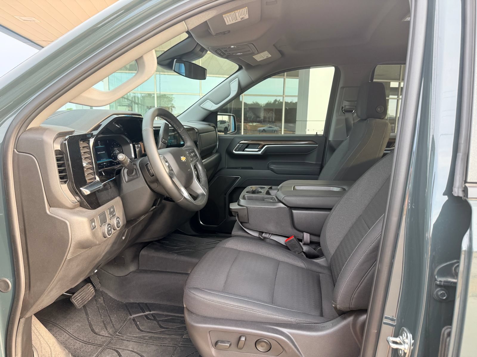 Used 2025 Chevrolet Silverado 1500 LT RWD image 9
