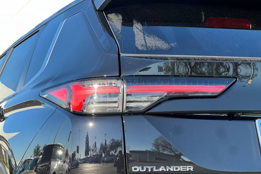 New 2026 Mitsubishi Outlander SE image 28