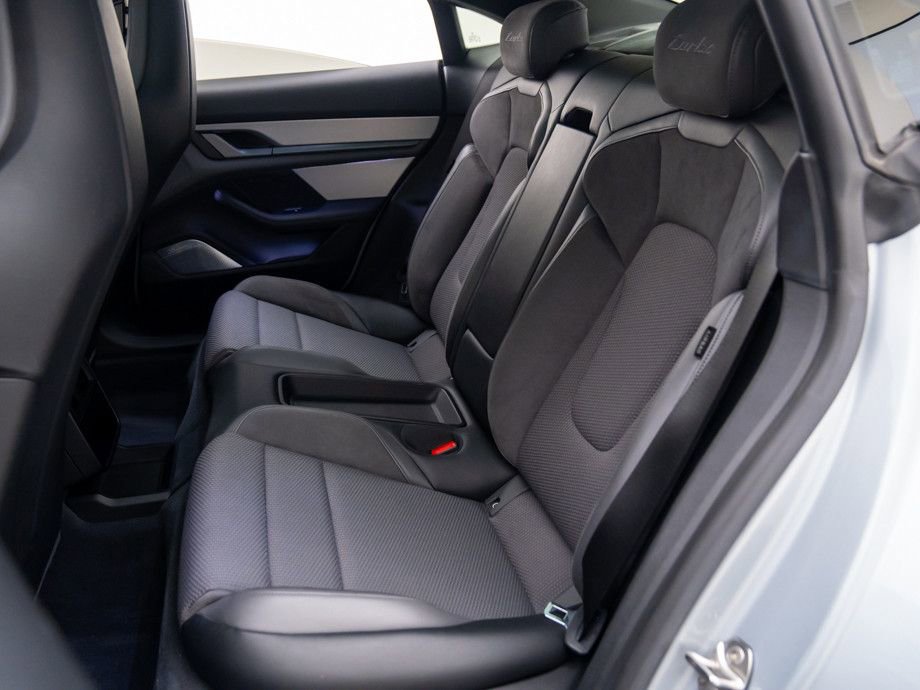 Used 2021 Porsche Taycan Turbo image 18