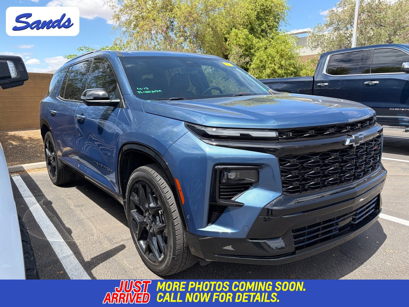 Used 2025 Chevrolet Traverse RS image 1