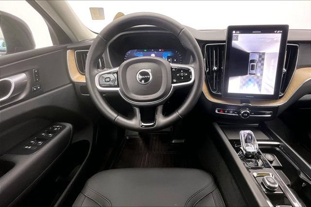 Used 2026 Volvo XC60 B5 Plus w/ Climate Package PRO AWD/4WD image 4