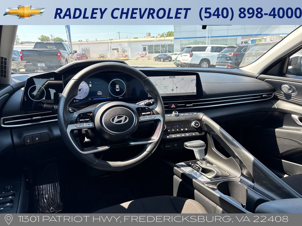 Used 2025 Hyundai Elantra SEL FWD image 13