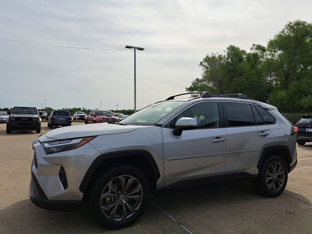 Used 2025 Toyota RAV4 XLE Premium image 8