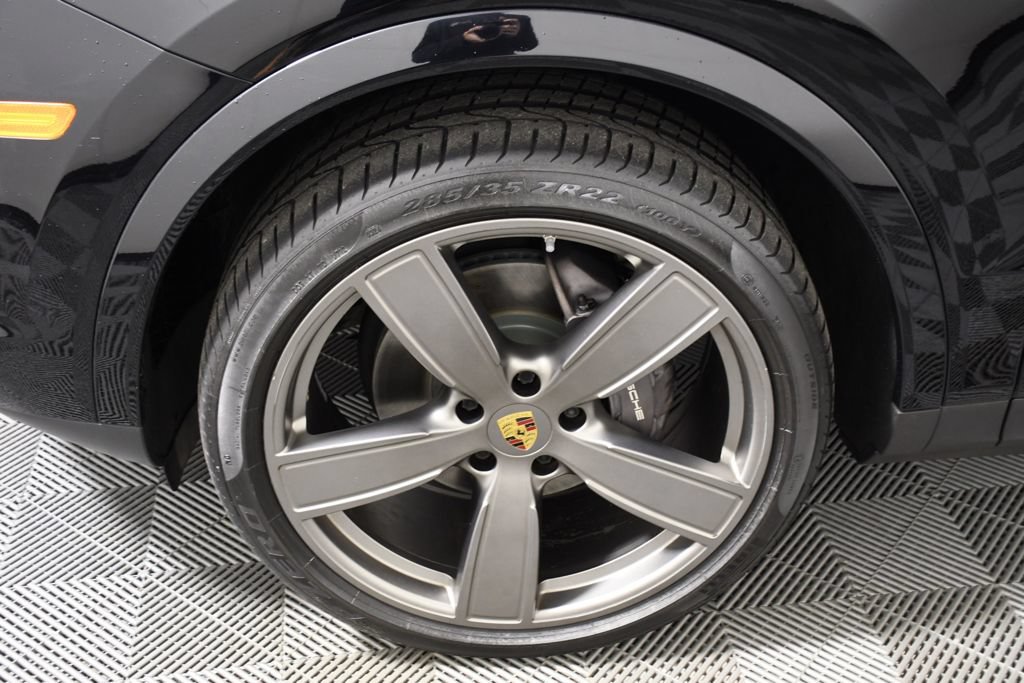 Used 2022 Porsche Cayenne Platinum Edition AWD/4WD image 11