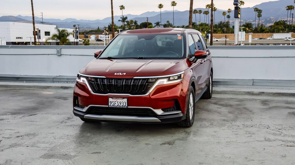 Used 2024 Kia Carnival LX image 4