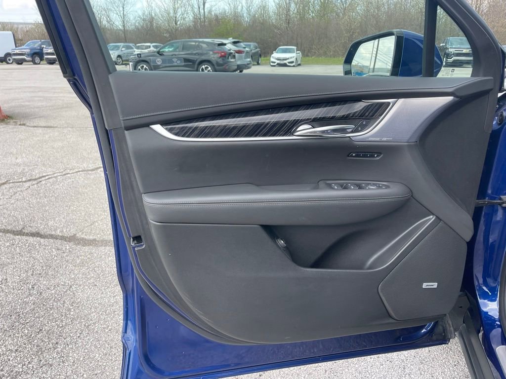 Used 2025 Cadillac XT6 Premium Luxury image 14