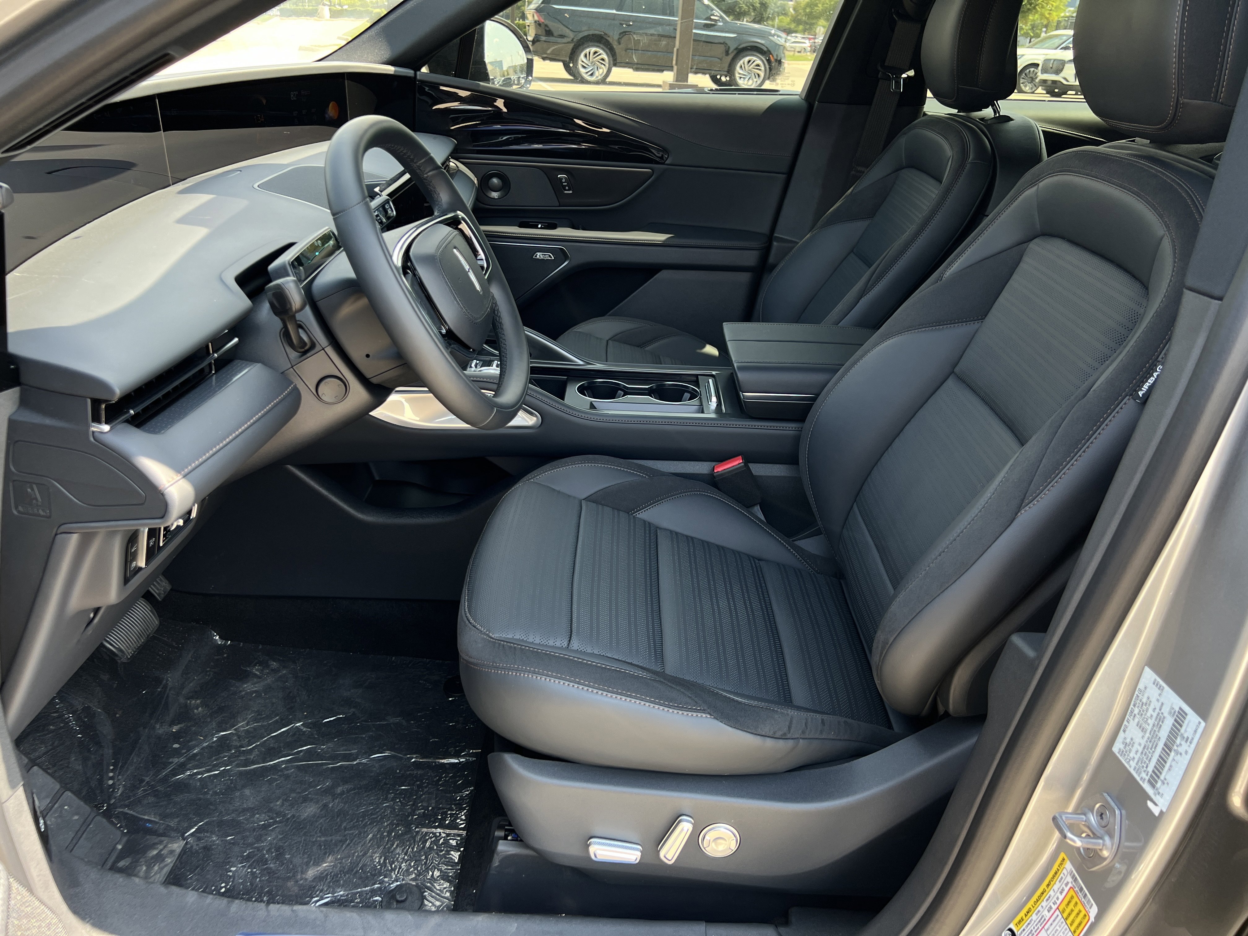 New 2025 Lincoln Nautilus Reserve w/ Jet Appearance Package image 25