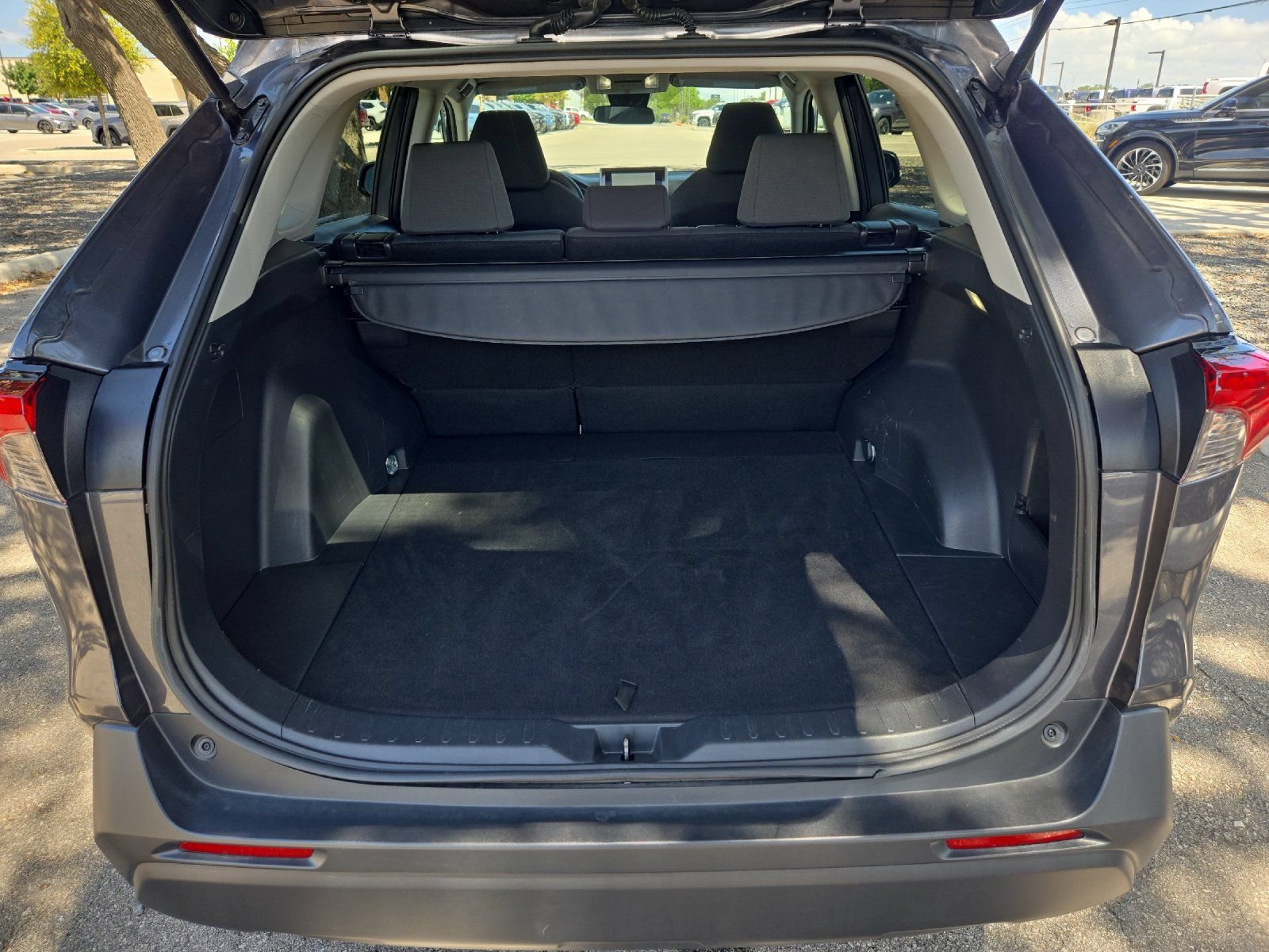 Used 2024 Toyota RAV4 XLE FWD image 14