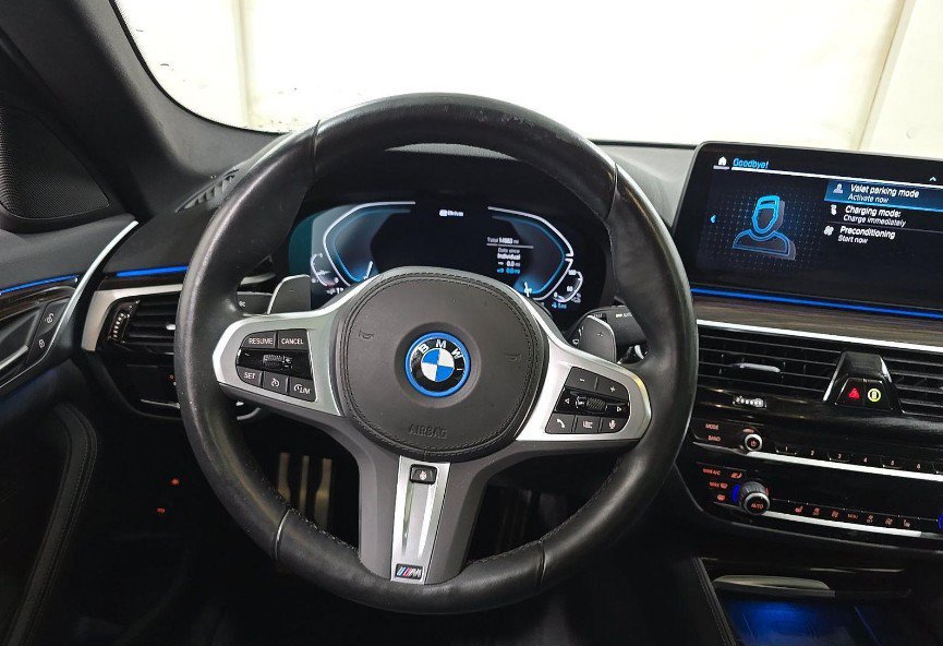 Used 2023 BMW 530e xDrive w/ M Sport Package AWD/4WD image 3