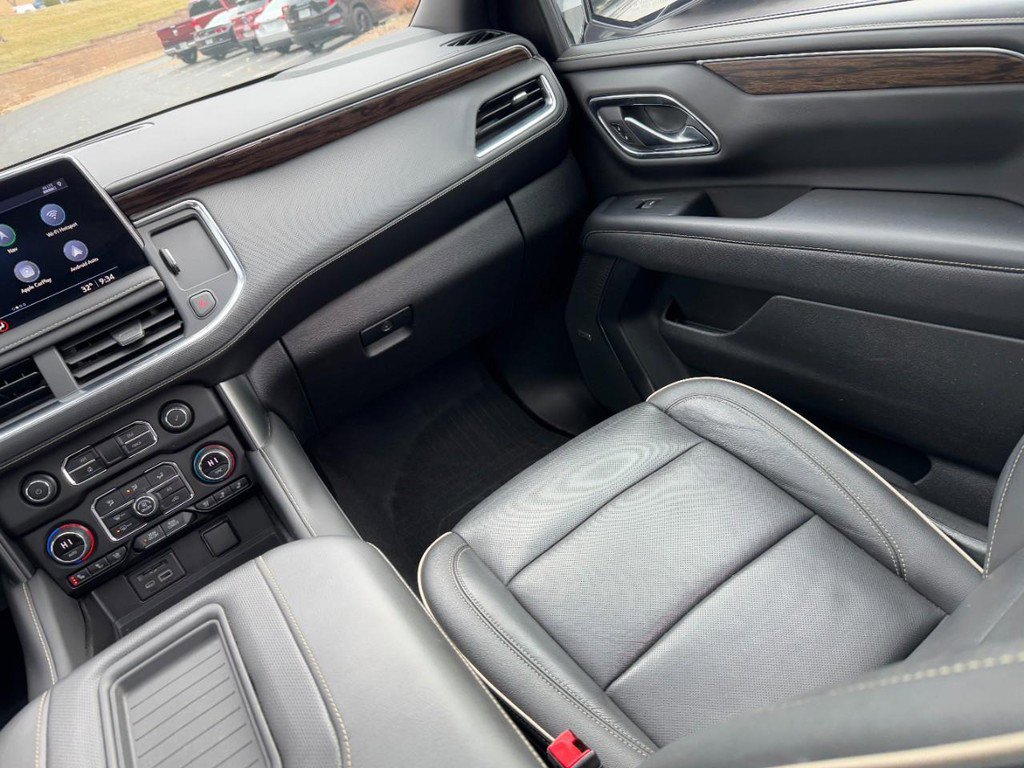 Used 2021 Chevrolet Suburban Premier w/ Premium Package image 17