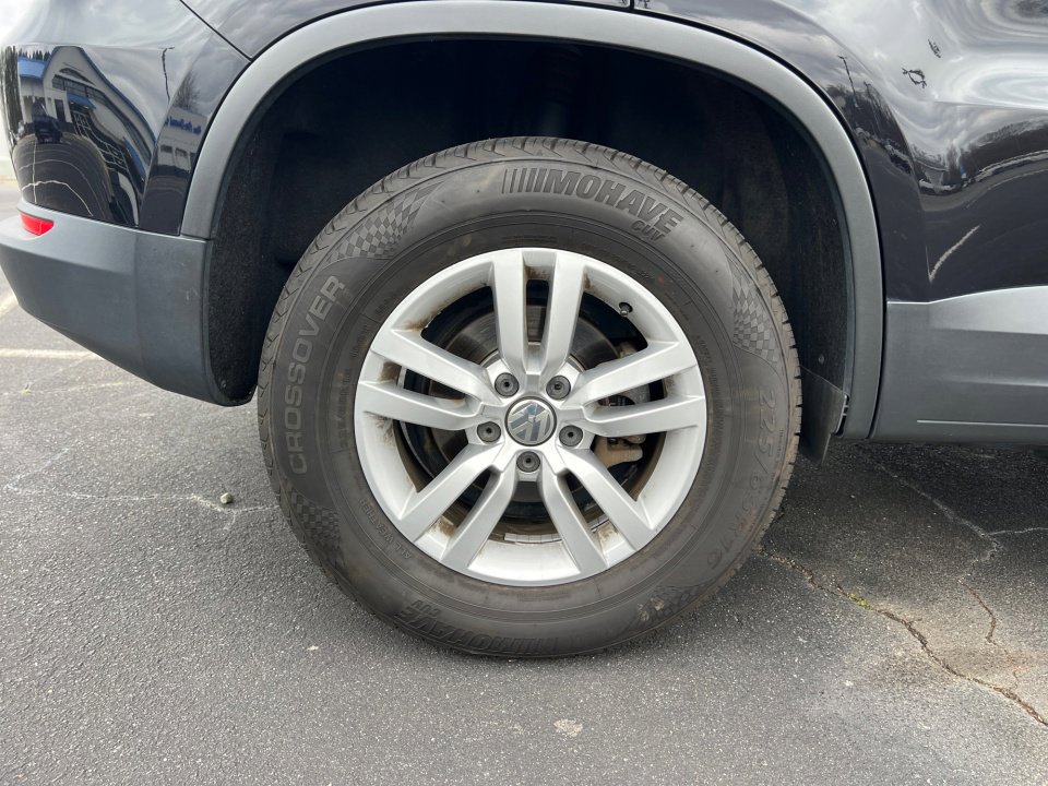 Used 2017 Volkswagen Tiguan S image 27