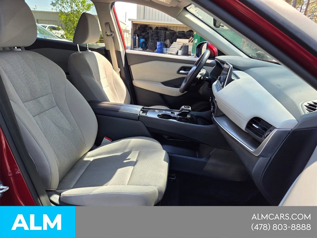 Used 2025 Nissan Rogue SV image 14