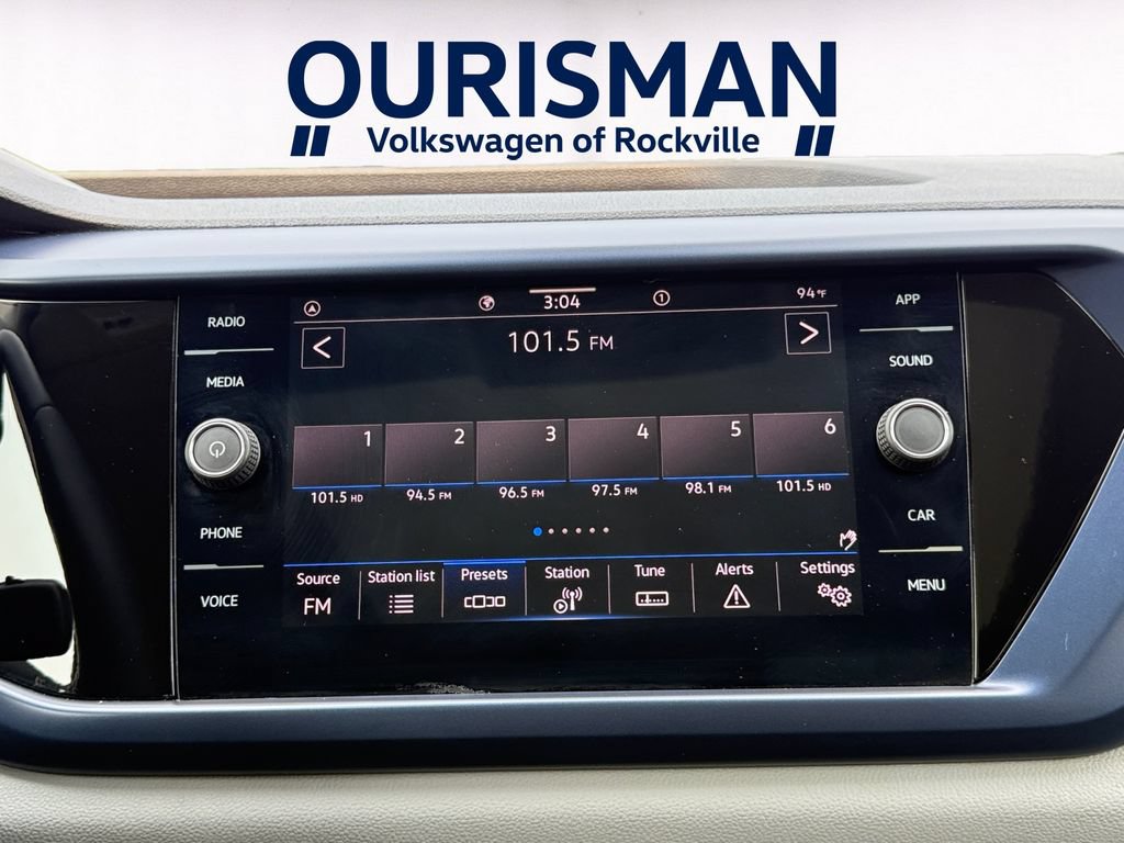 Used 2023 Volkswagen Taos SE w/ Panoramic Sunroof Package FWD image 14