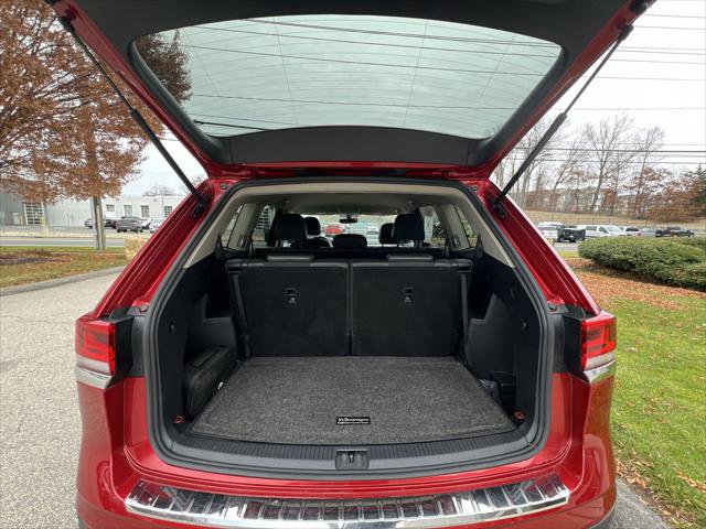 Certified 2022 Volkswagen Atlas SE w/ Black Wheel Package image 23