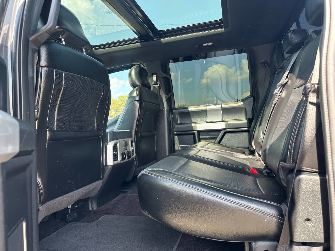 Used 2017 Ford F150 Lariat w/ Equipment Group 502A Luxury AWD/4WD image 8