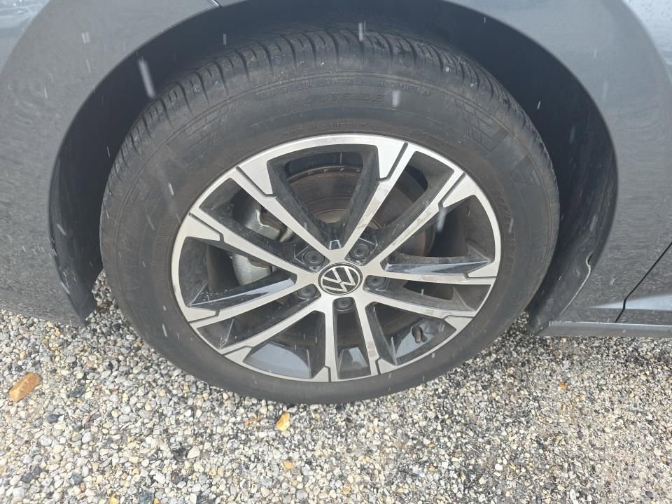 Used 2024 Volkswagen Jetta Sport image 3