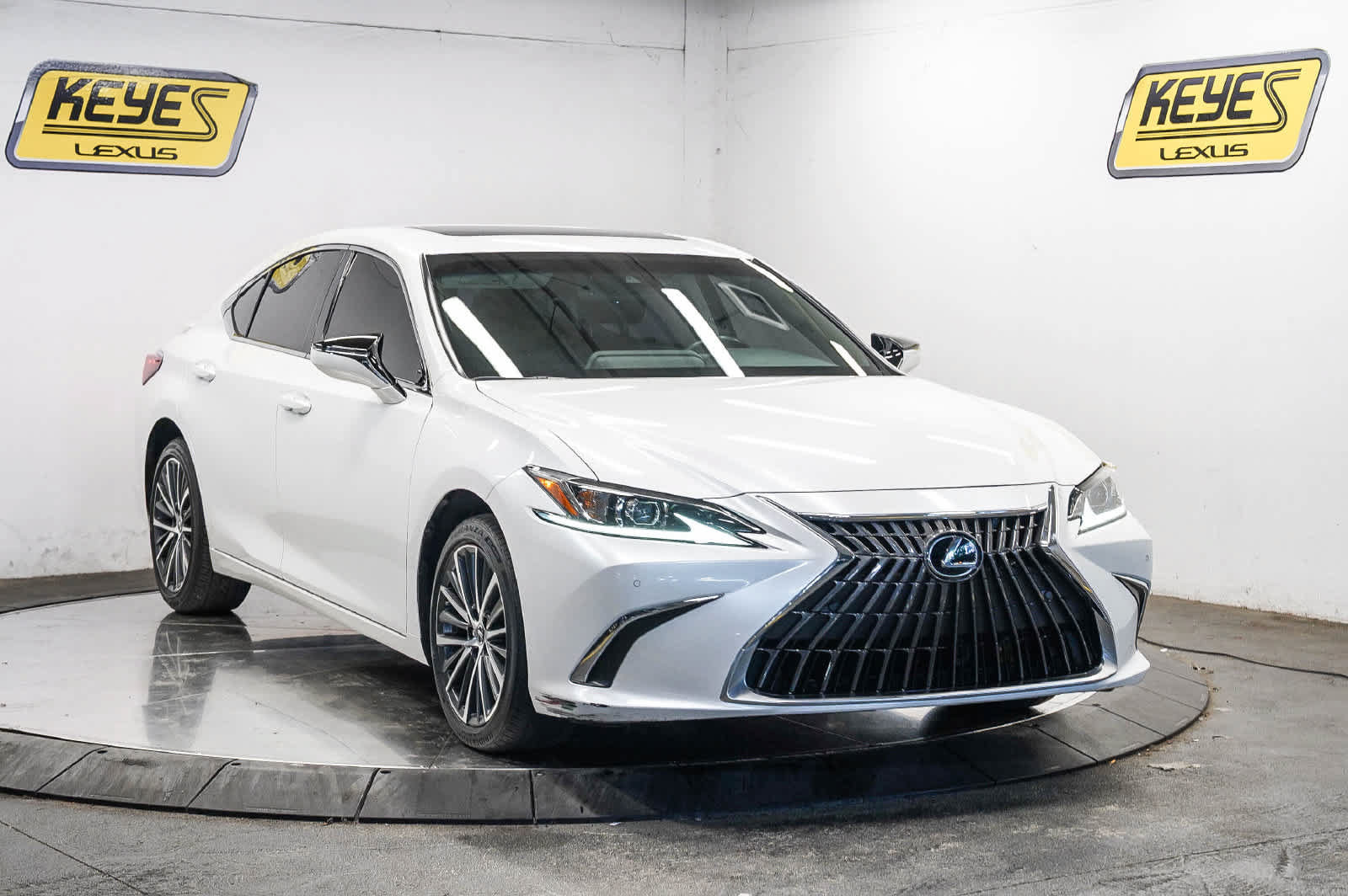 Used 2025 Lexus ES 300h w/ Premium Package FWD image 5