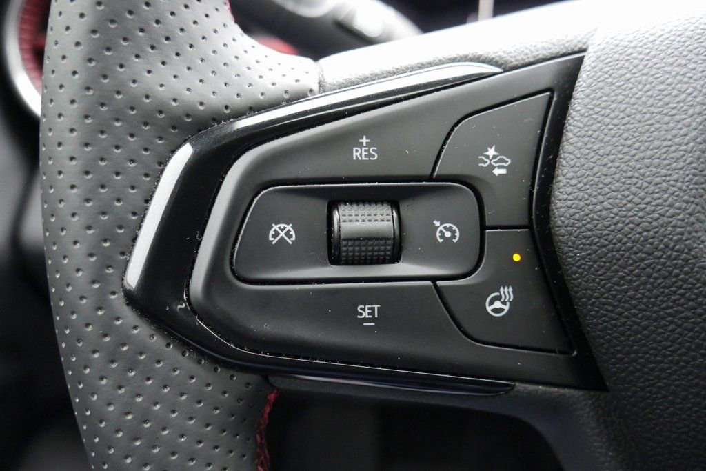 Used 2025 Chevrolet Trax RS w/ Sunroof Package image 12