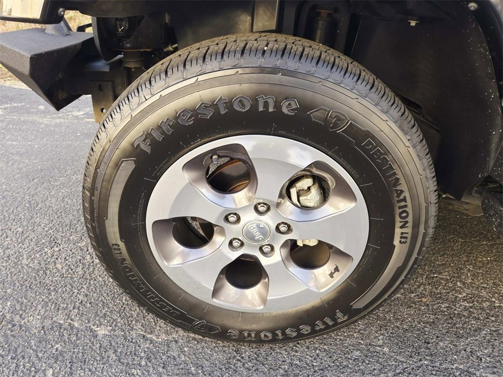 Used 2017 Jeep Wrangler Sahara w/ Connectivity Group image 21