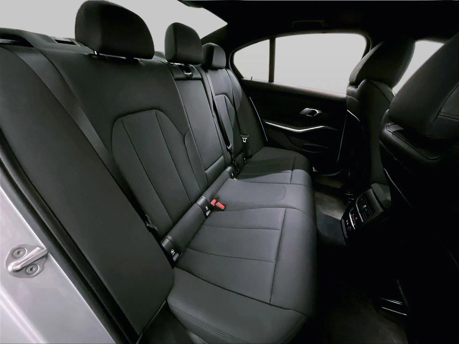 Used 2019 BMW 330i xDrive Sedan w/ Driving Assistance Package image 26