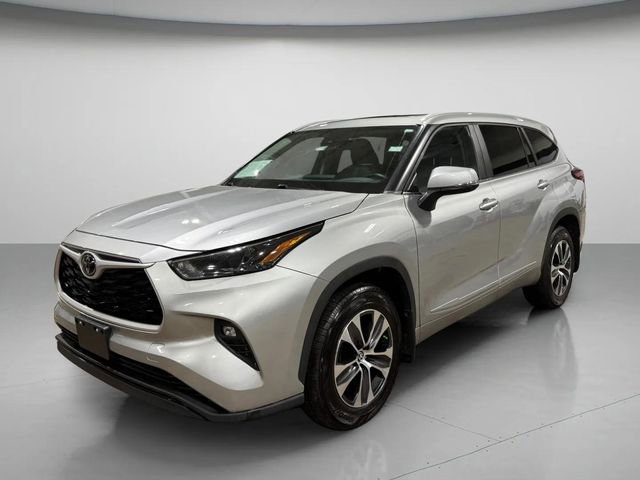 Used 2023 Toyota Highlander XLE image 8