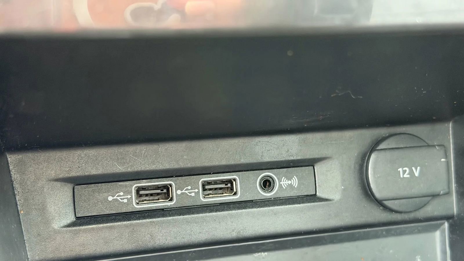 Used 2018 Volkswagen Tiguan SE w/ Panoramic Sunroof Package image 38