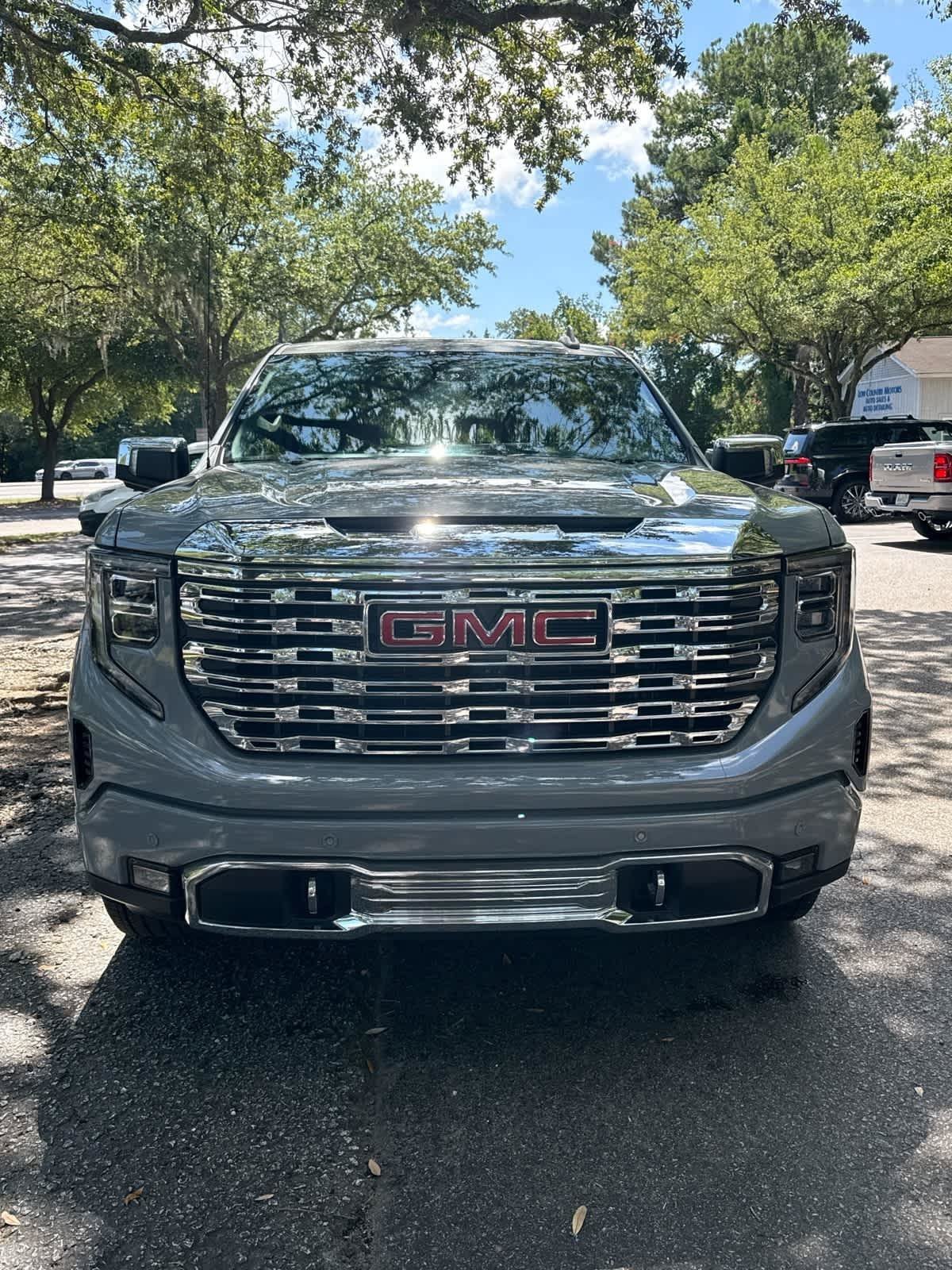 Used 2025 GMC Sierra 1500 Denali w/ Denali Reserve Package AWD/4WD image 8