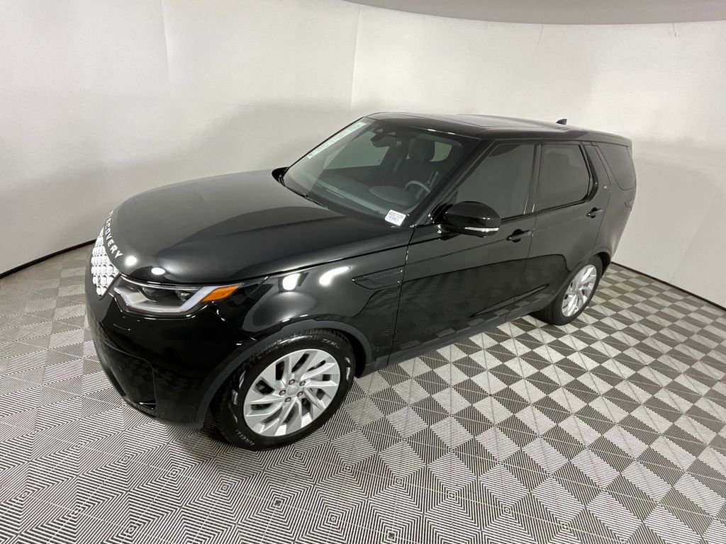 Certified 2025 Land Rover Discovery S image 9