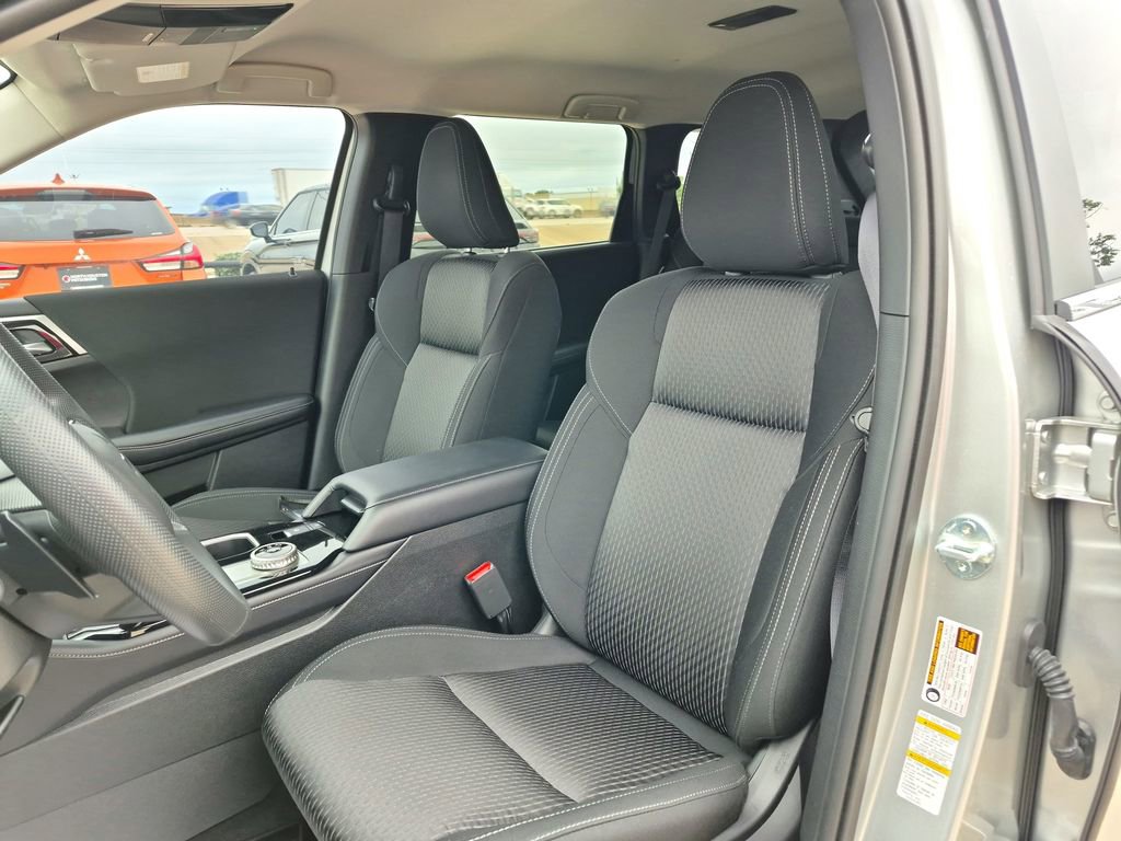 New 2026 Mitsubishi Outlander ES FWD image 15