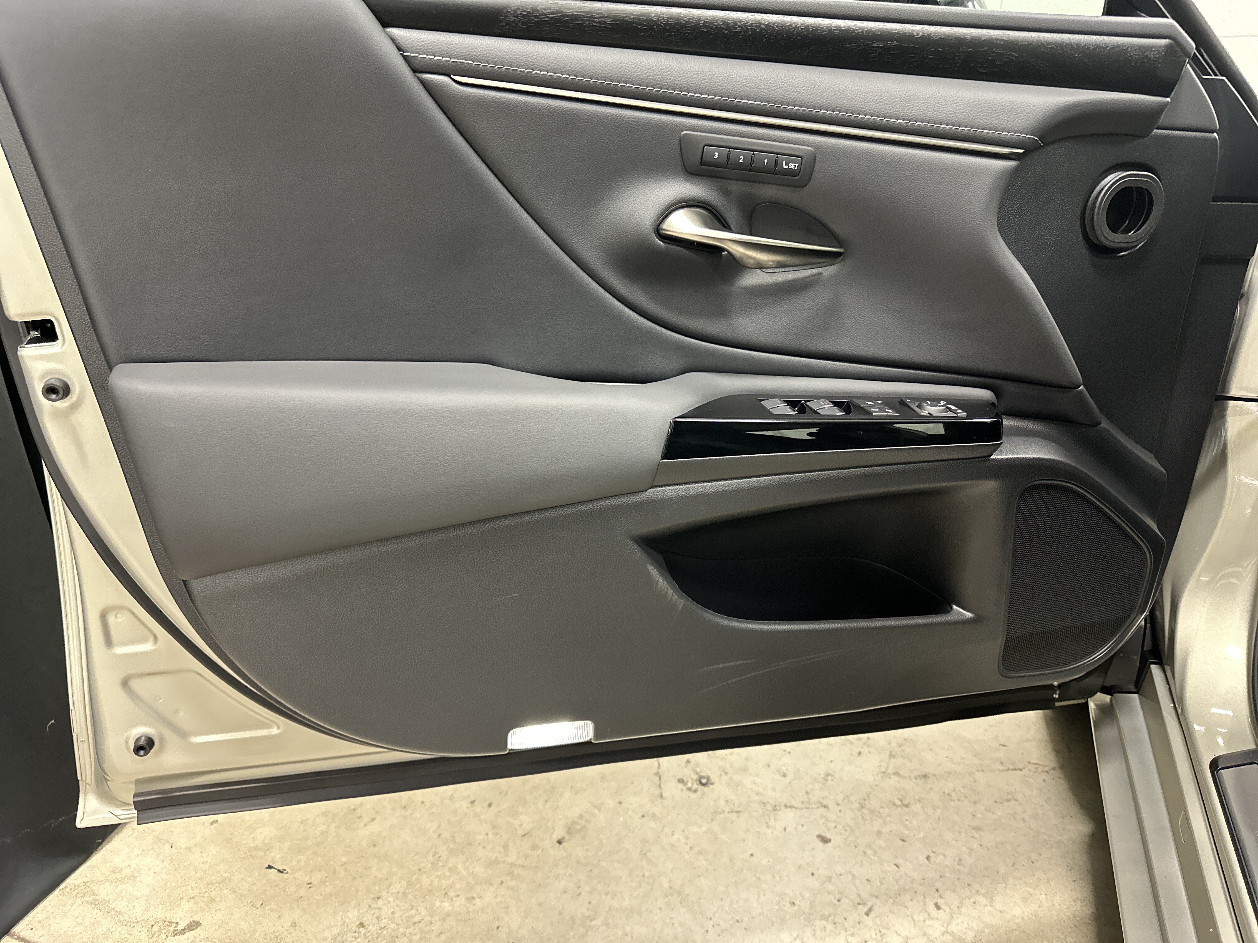 Certified 2023 Lexus ES 350 w/ Premium Package FWD image 16