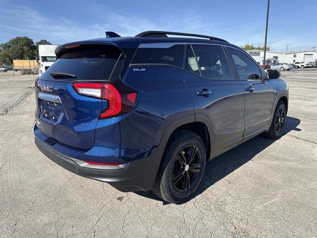 Used 2023 GMC Terrain SLE w/ Driver Convenience Package image 3