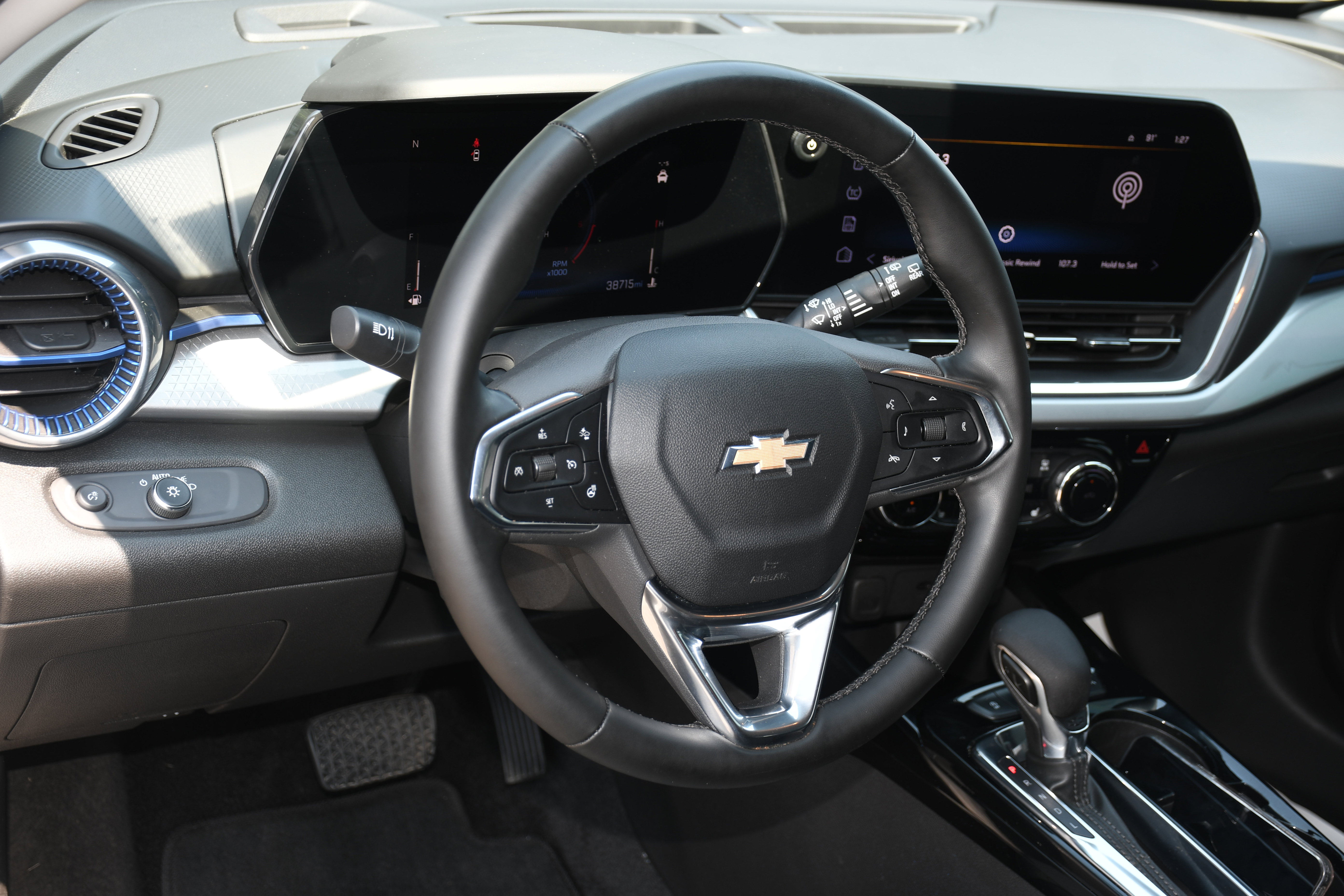 Used 2024 Chevrolet Trax LT w/ Driver Confidence Package image 8