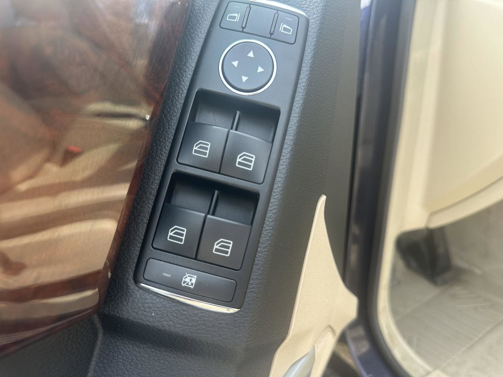 Used 2010 Mercedes-Benz GLK 350 4MATIC image 15