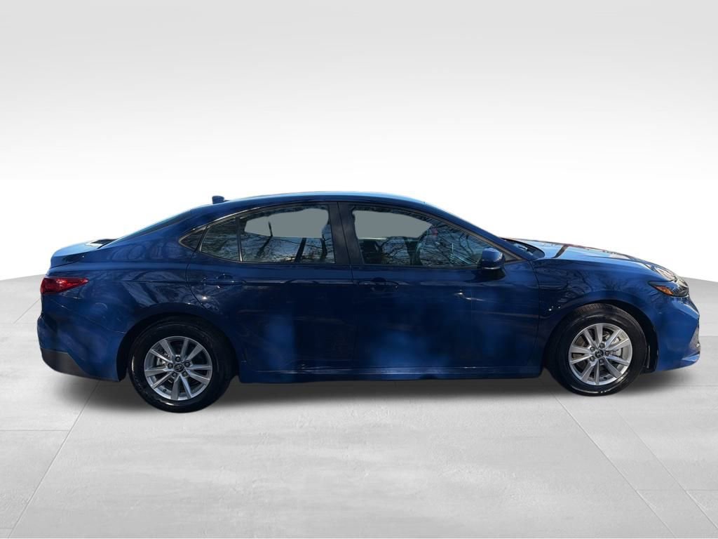 Used 2025 Toyota Camry LE image 6