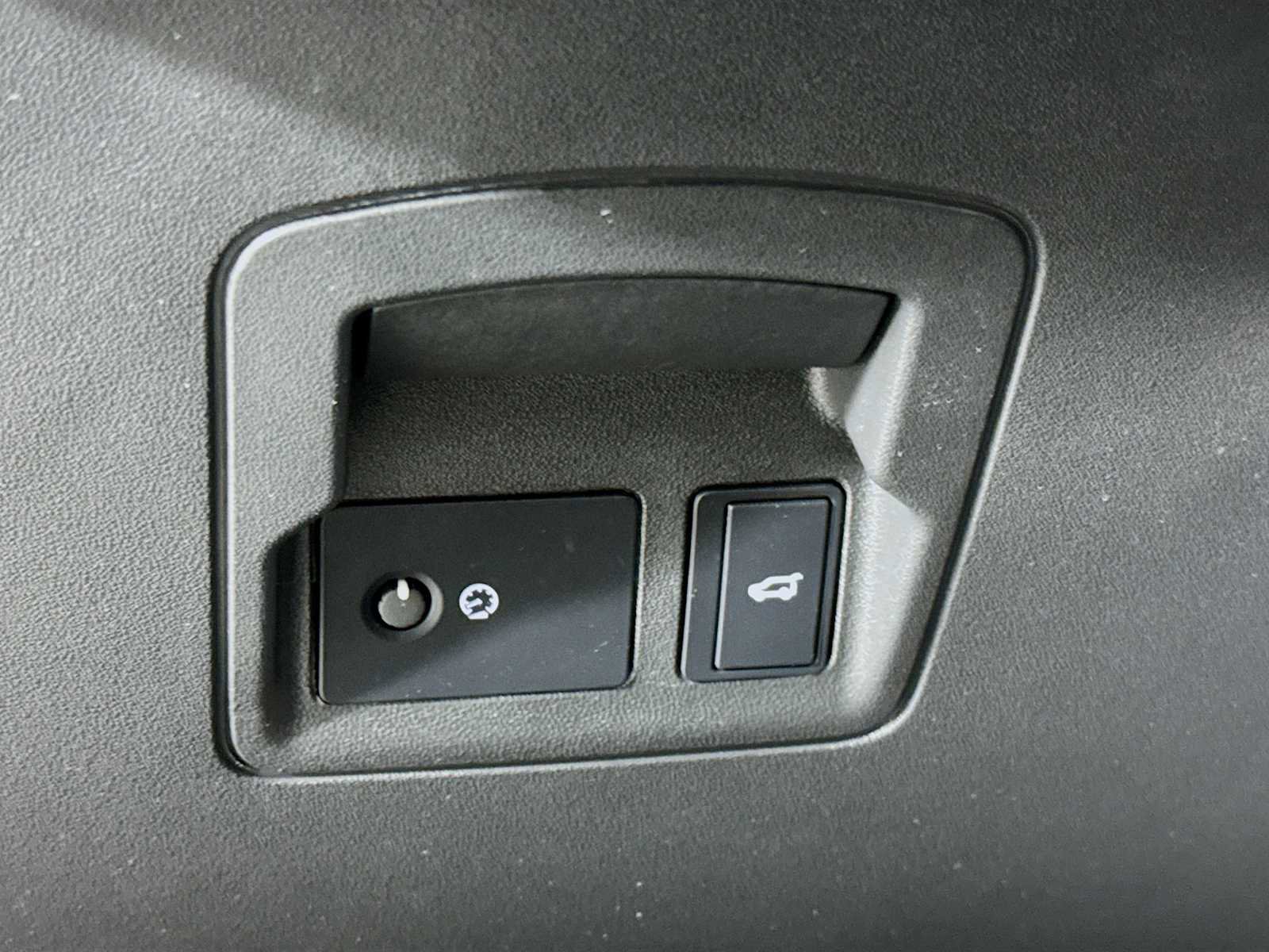 Used 2023 Land Rover Range Rover Velar R-Dynamic S image 10