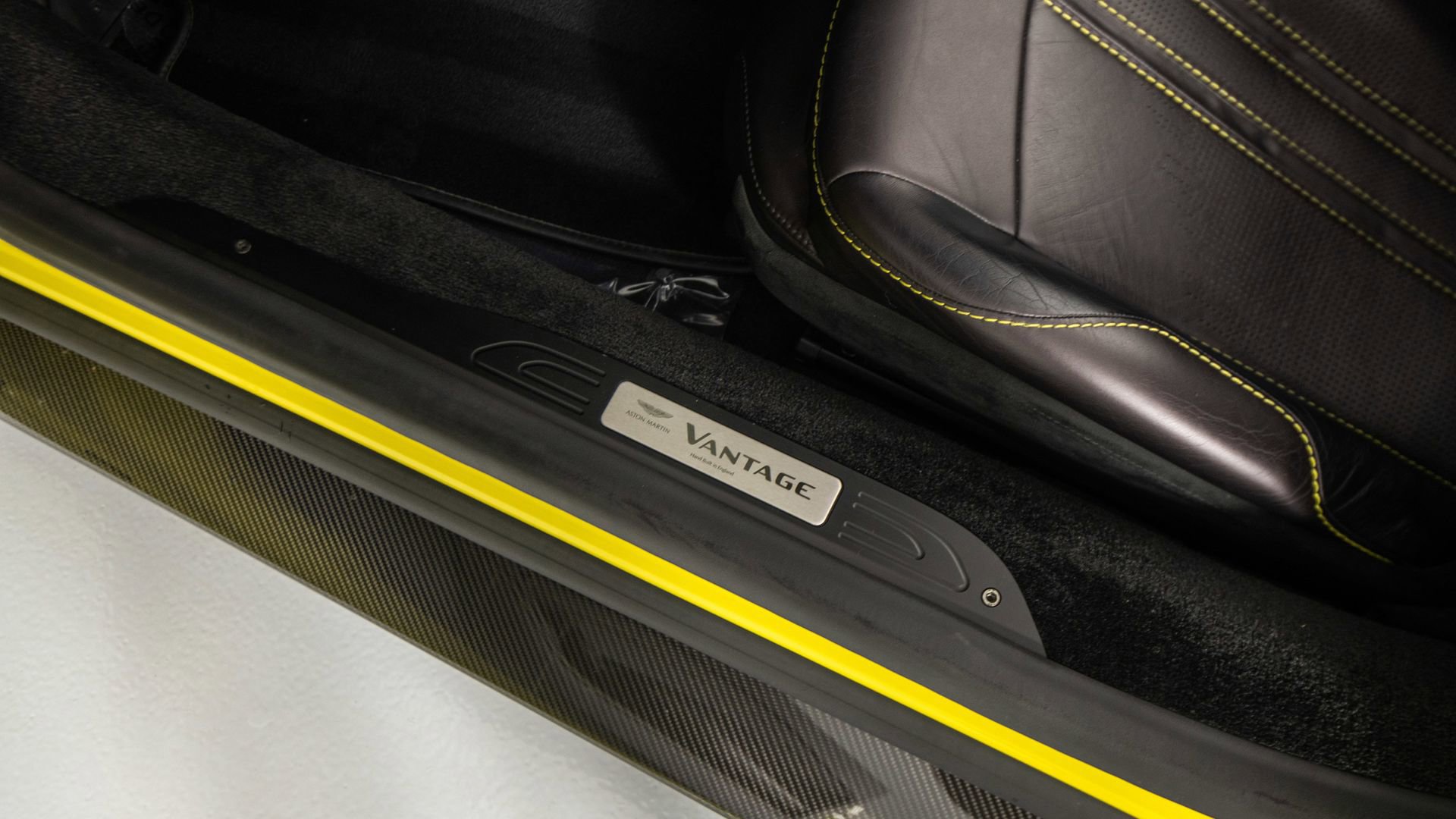 Used 2021 Aston Martin V8 Vantage Roadster image 37