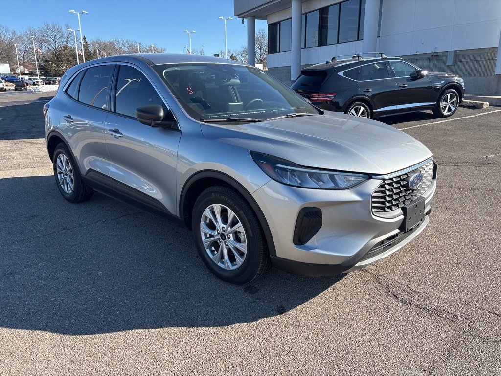 Used 2023 Ford Escape Active image 1