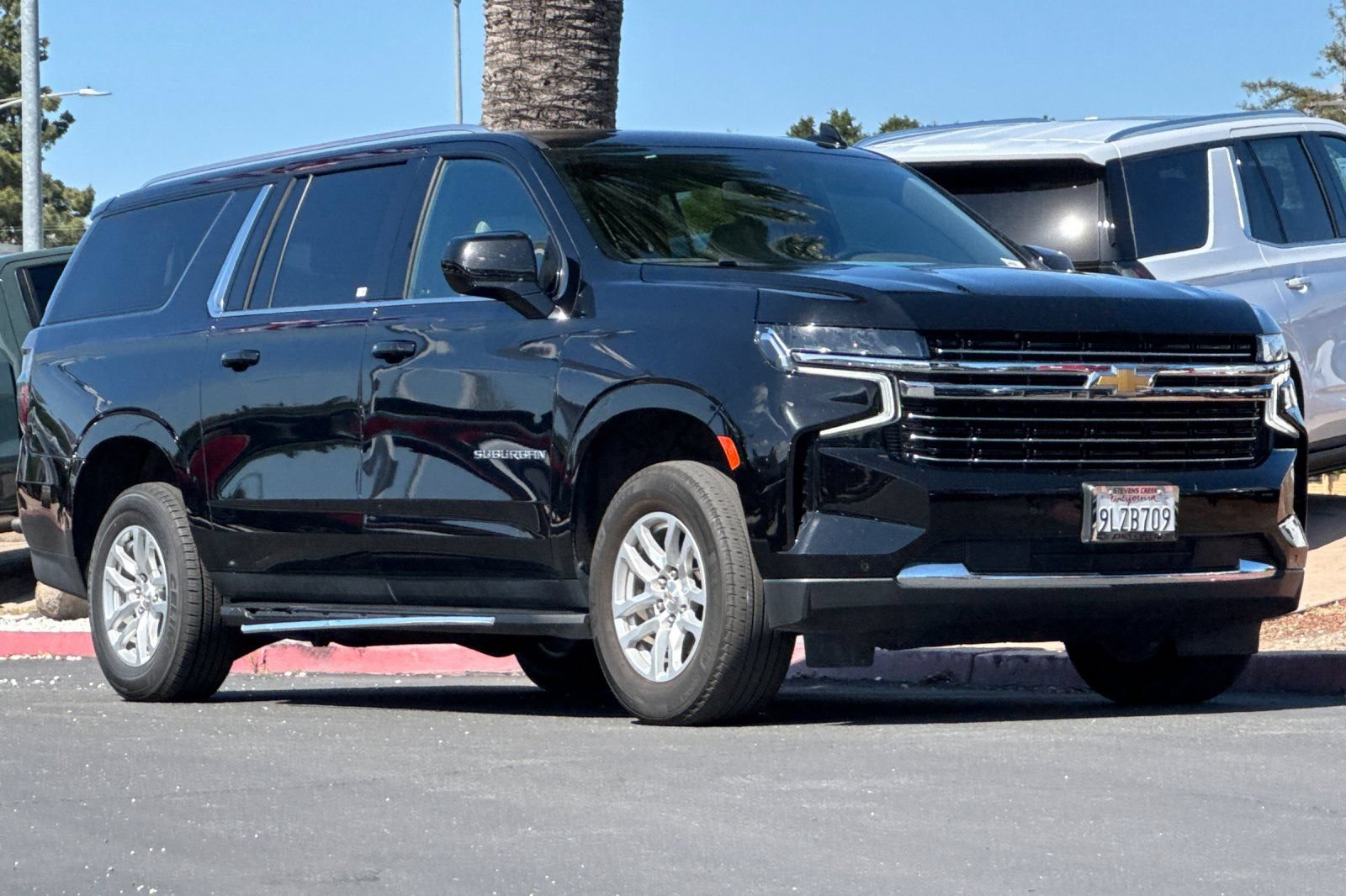 Used 2024 Chevrolet Suburban LT AWD/4WD image 2