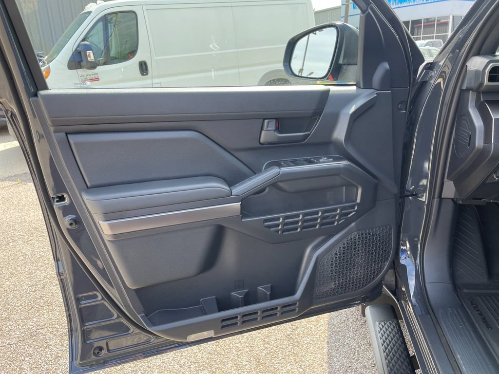 New 2026 Toyota 4Runner SR5 AWD/4WD image 11