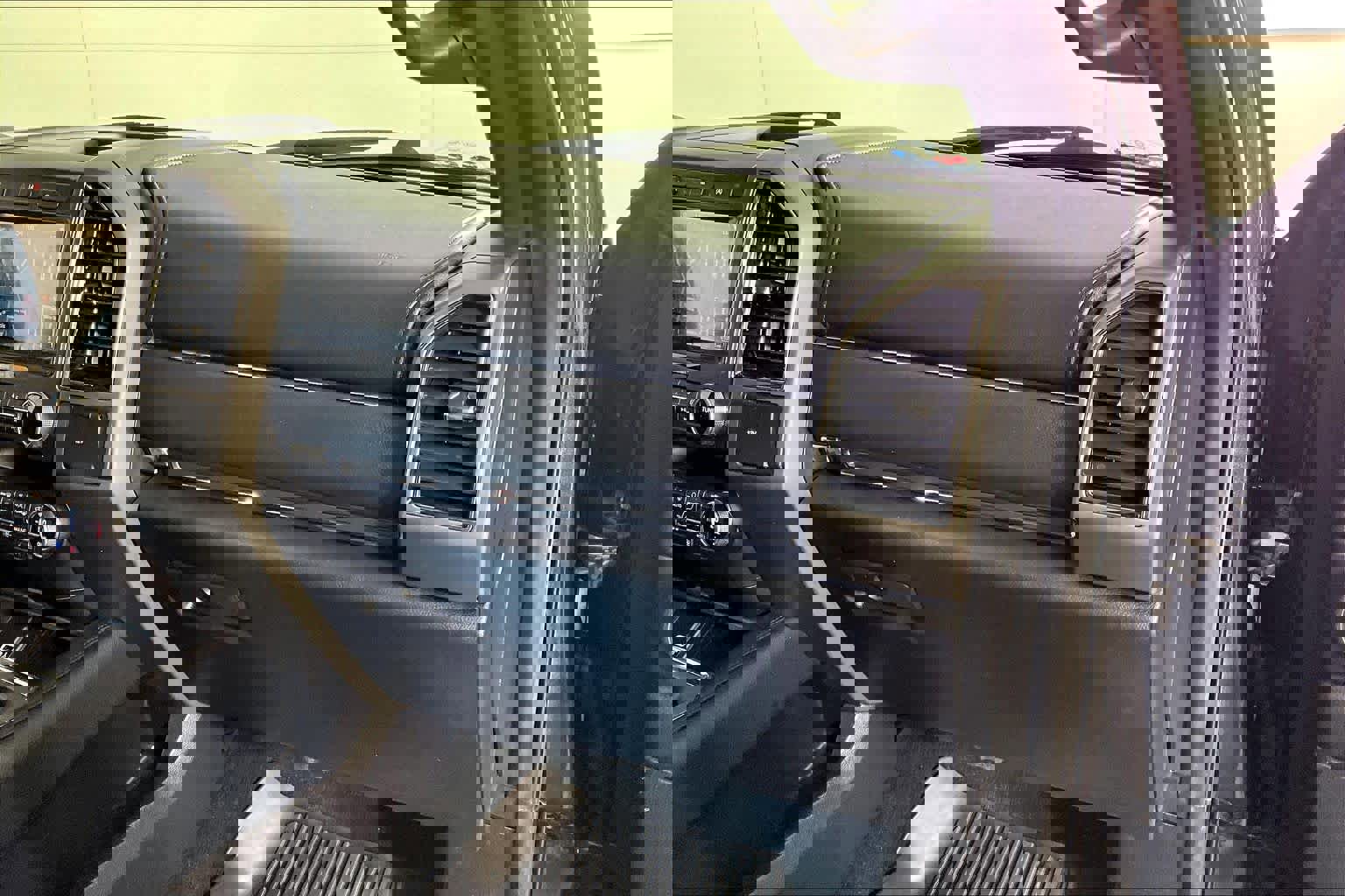 Used 2019 Ford Expedition XLT w/ Equipment Group 202A image 18