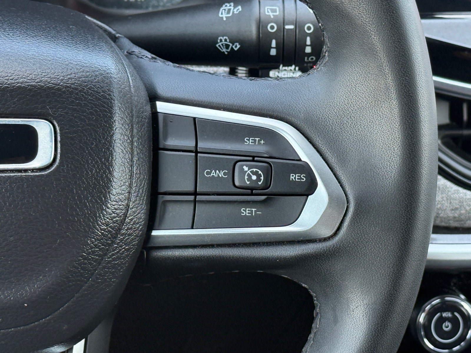 Used 2024 Jeep Compass Latitude AWD/4WD image 22