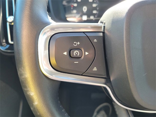 Used 2019 Volvo XC40 T5 Momentum image 26