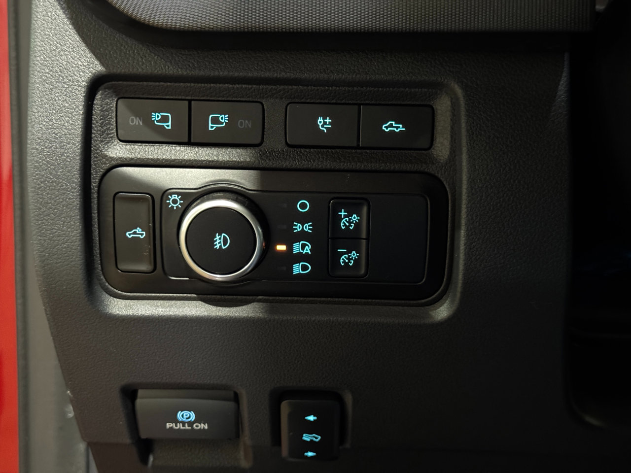 Used 2023 Ford F250 Platinum w/ Tremor Off-Road Package image 11