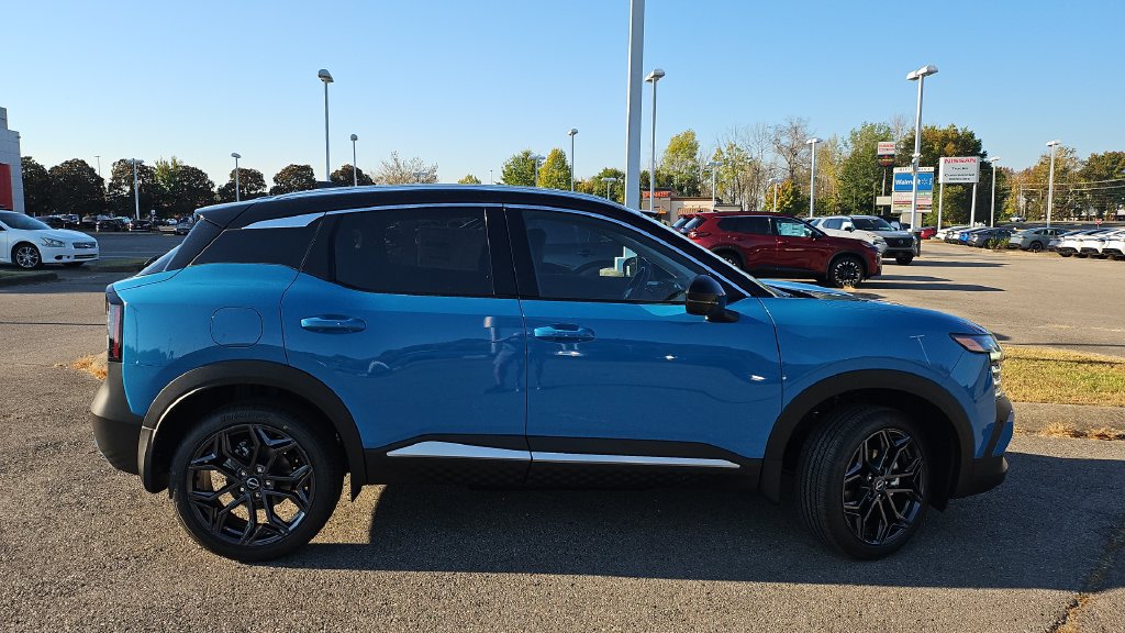 New 2027 Nissan Kicks SR w/ SR Premium Package FWD image 2