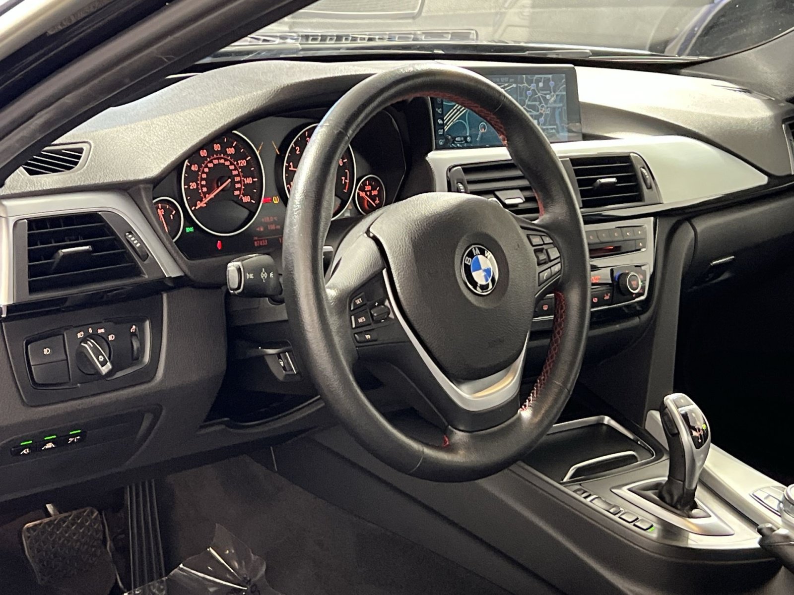 Used 2017 BMW 330i xDrive Sedan AWD/4WD image 16