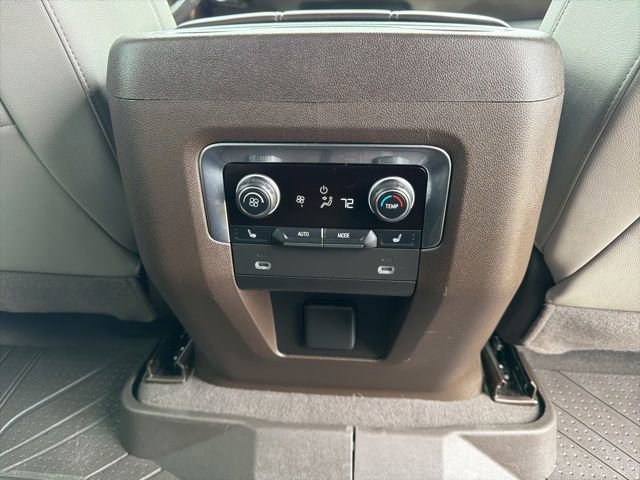 Used 2022 Chevrolet Suburban LT w/ Luxury Package AWD/4WD image 20