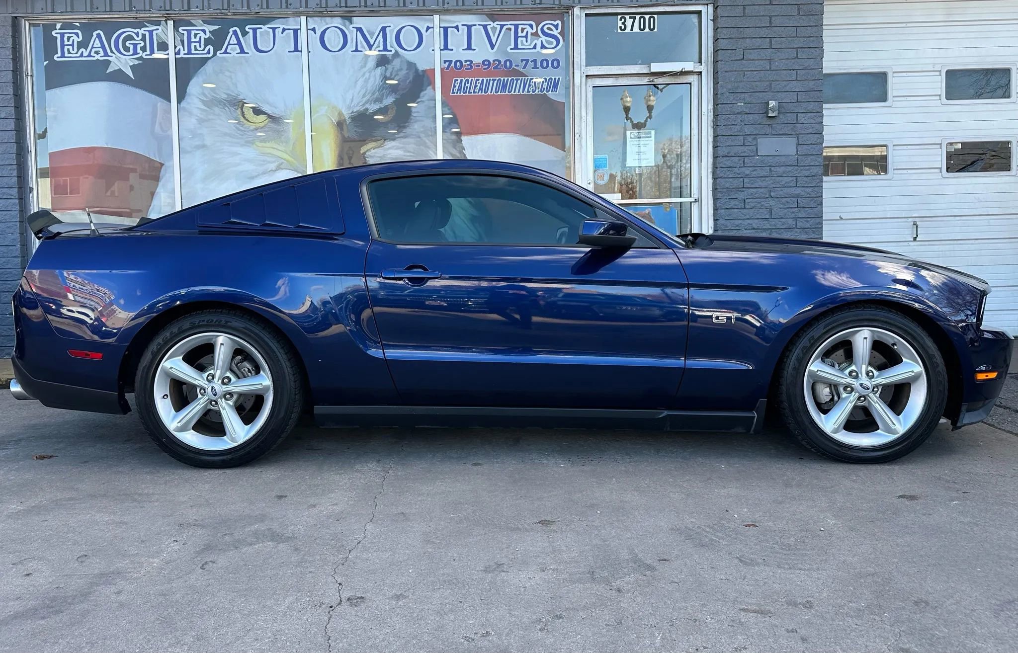 Used 2010 Ford Mustang GT image 2